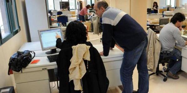 Trabajadores en una oficina de la Seguridad Social de Andalucía