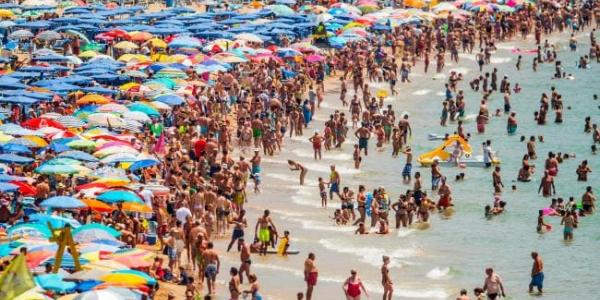 España firma nuevo récord de turistas en 2019.