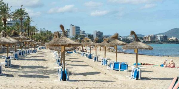 Playa de Son Moll, en Capdepera, Mallorca, el 17 de julio de 2020. Shutterstock / Jaz_Online