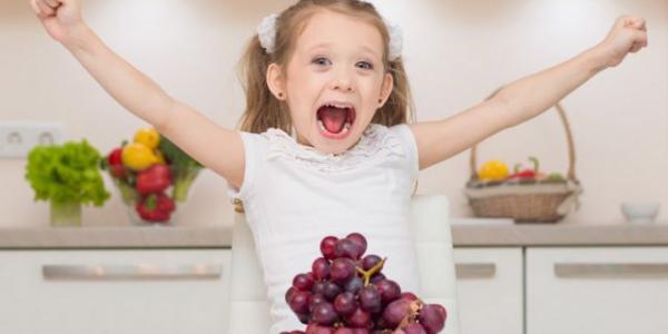 Los menores de 5 años deben comer las uvas peladas esta Nochevieja