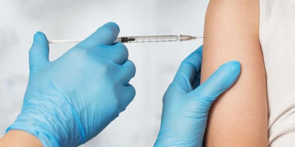 La vacuna de la Covid-19 causa diferentes reacciones entre los vacunados