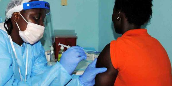 La vacunación se ralentiza en los países de África y América