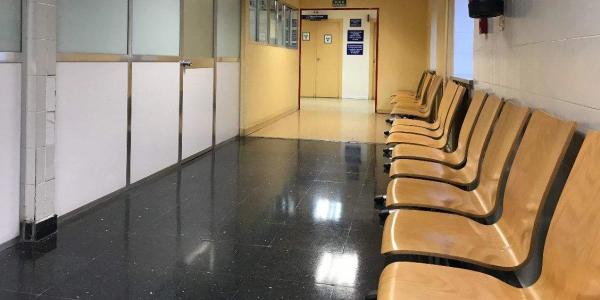 Asientos vacíos en un centro de salud (Foto. ConSalud)