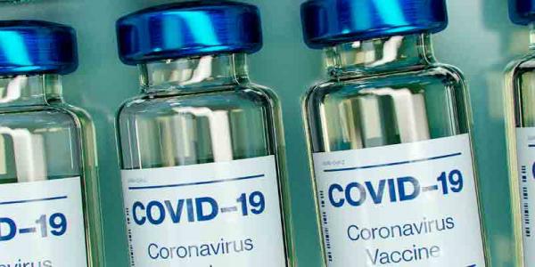 Vacunar contra la Covid-19. Imagen de @schluditsch en Unsplash