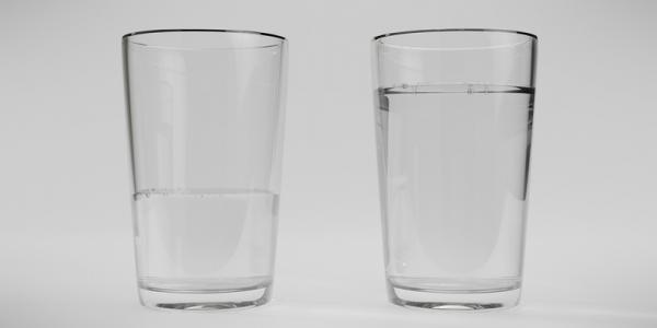 La cantidad de vasos de agua recomendados gira entre 6 y 8 diarios