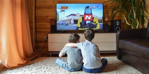 Ver la televisión para los niños