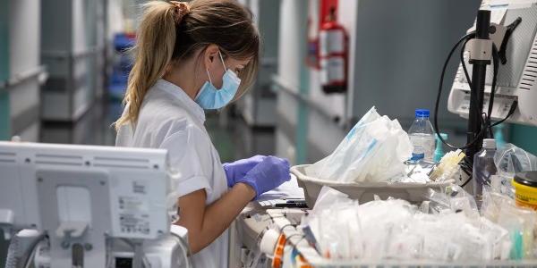 La falta de enfermeras en Madrid deja ver un verano duro en los hospitales