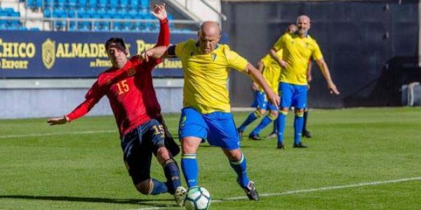 Los veteranos de la Selección apoyaron a la Asociación Reyes Magos de Cádiz