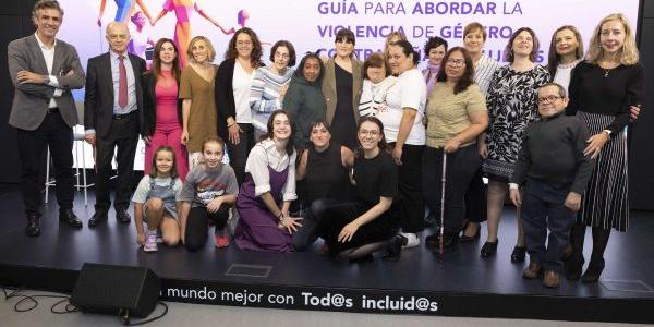 Participantes y organizadores en el acto organizado por la Segib/ Jorge Villa Violencia burocrática en personas con discapacidad y mujeres con discapacidad