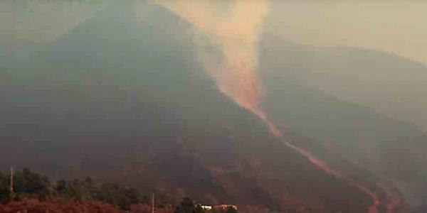 Expertos alertan de que las imágenes en bucle del volcán perjudican a las víctimas.