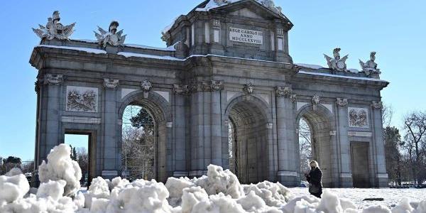 Puerta de Alcalá nevada 