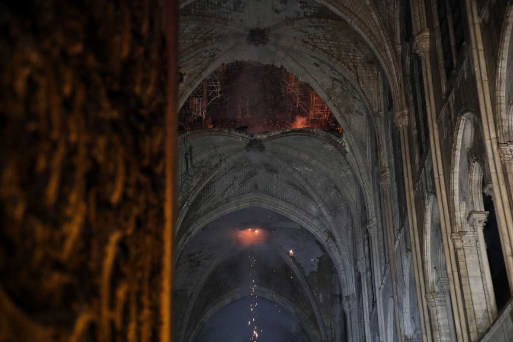 Vista del techo de la catedral de Notre Dame este lunes, en París (Francia).  EFE